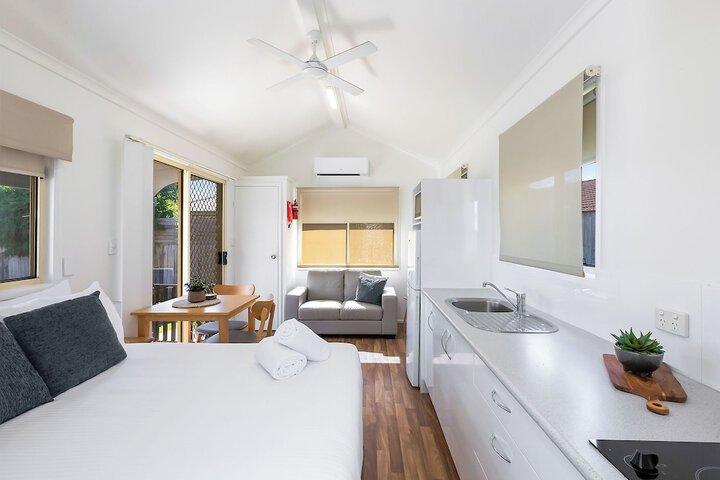 Room 5 of 32