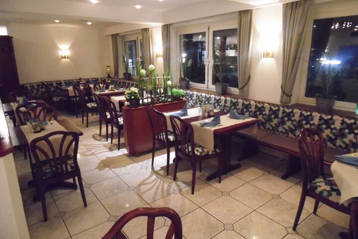Dining 43 of 53