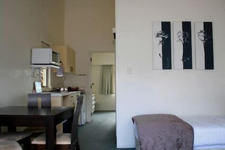 Room 5 of 27