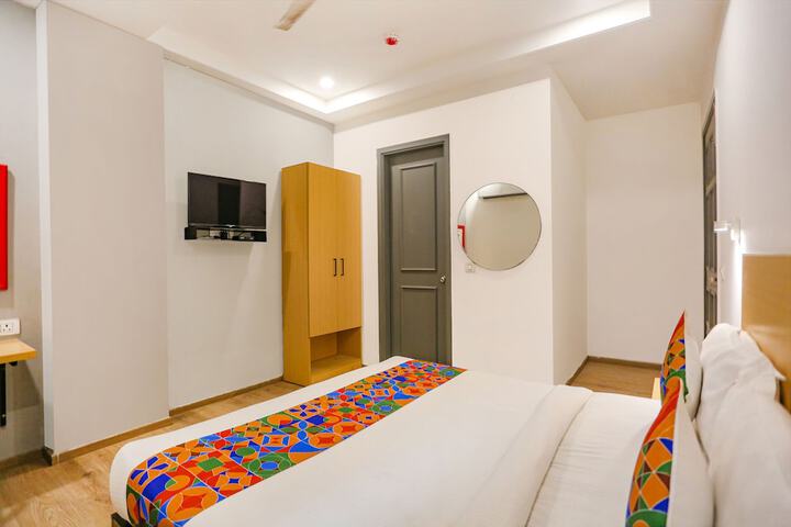 Room 12 of 25