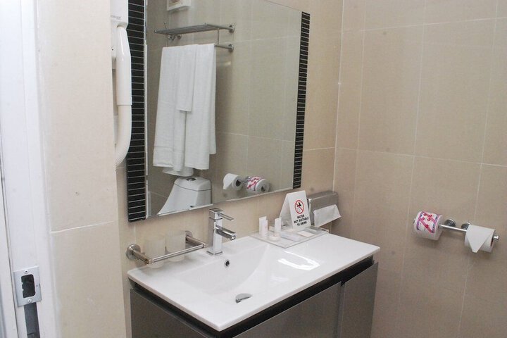 Room 12 of 25