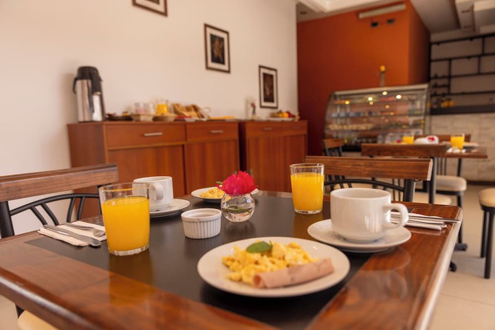 Breakfast/Coffee Service 34 of 36