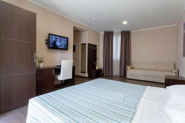 Room 10 of 18