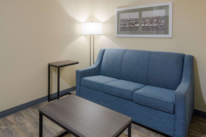 1 Queen Bed Accessible (16 of 26)