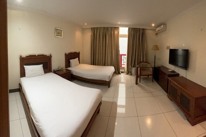 Room 8 of 22