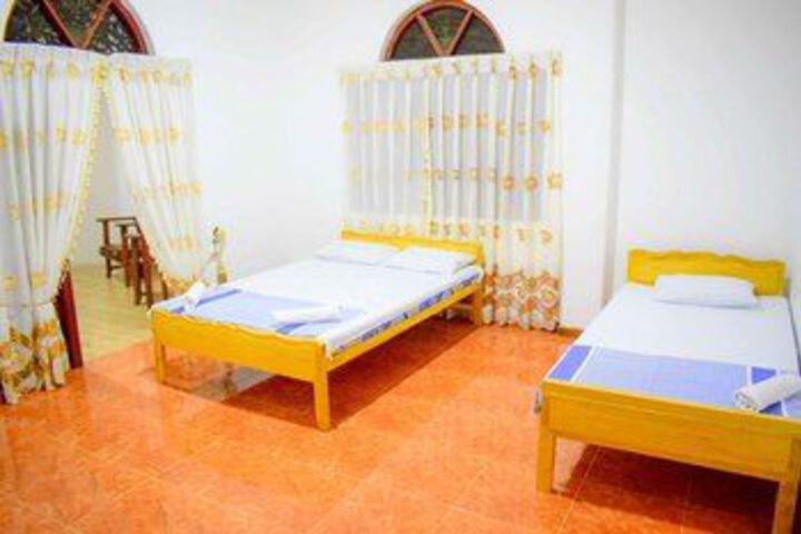 Room 13 of 49