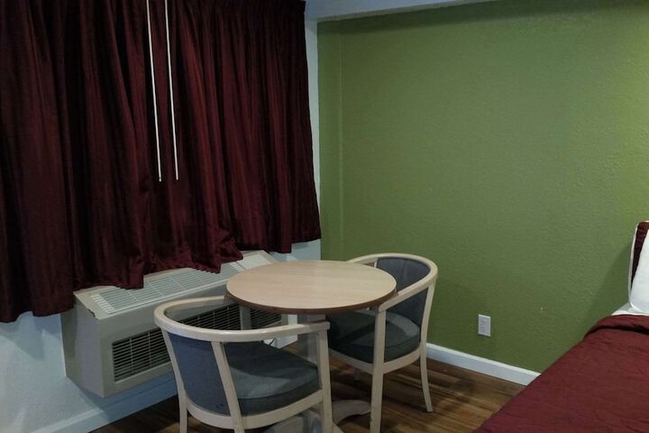 1 Queen Bed (11 of 16)