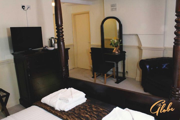 Room 8 of 25