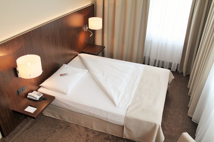 Room 9 of 46