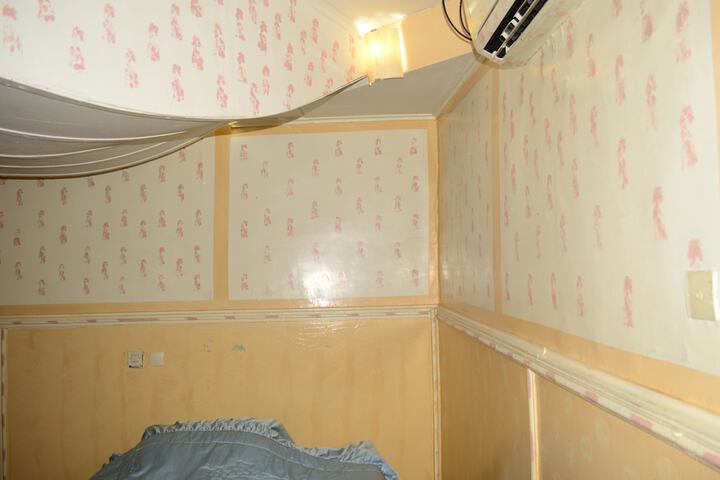 Room 9 of 18