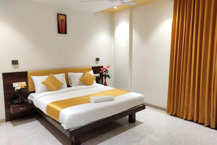 HOTEL CVR GRAND