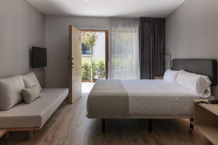Room 33 of 108