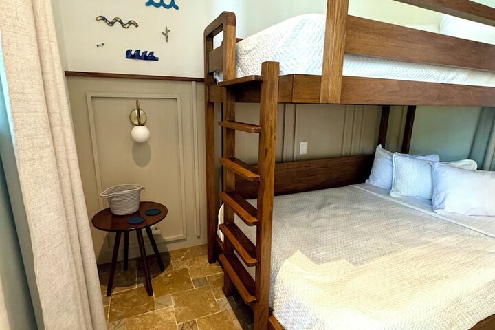 Room 6 of 38