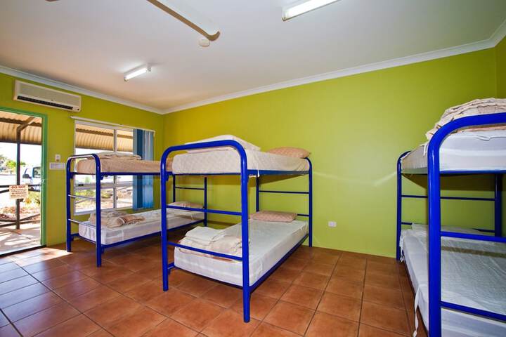 Room 28 of 83