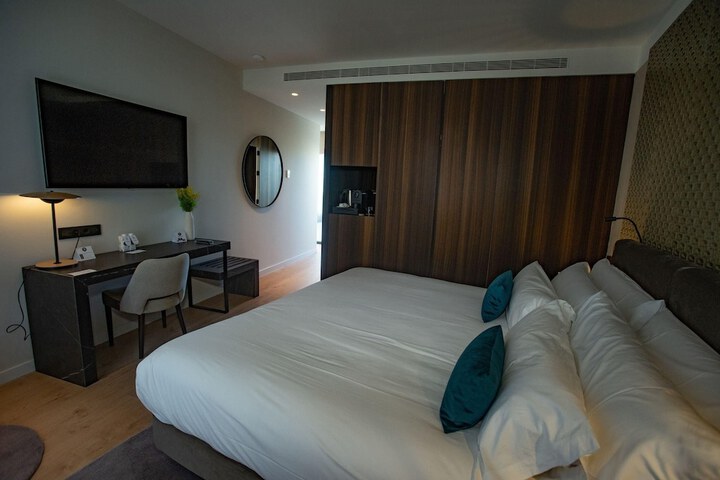 Room 37 of 94
