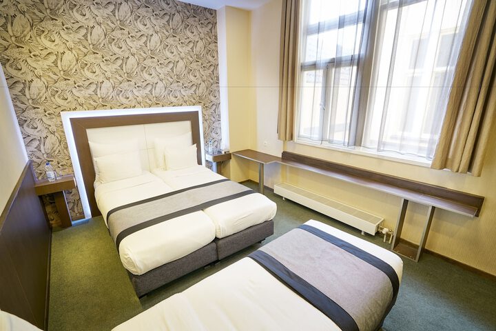 Room 18 of 39