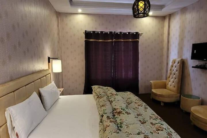 Room 3 of 10