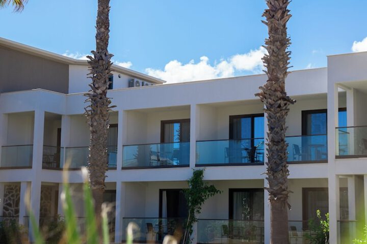 Hotel Exterior 49 of 50
