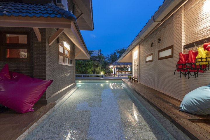 Pool 180 of 219