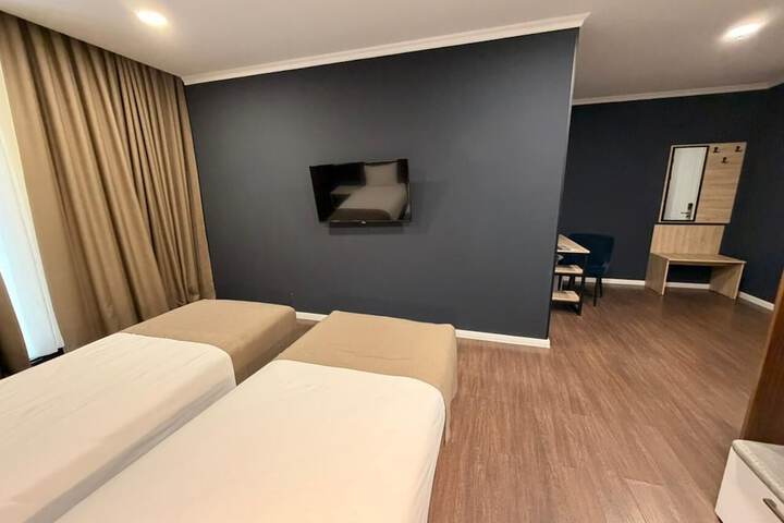 Room 148 of 240