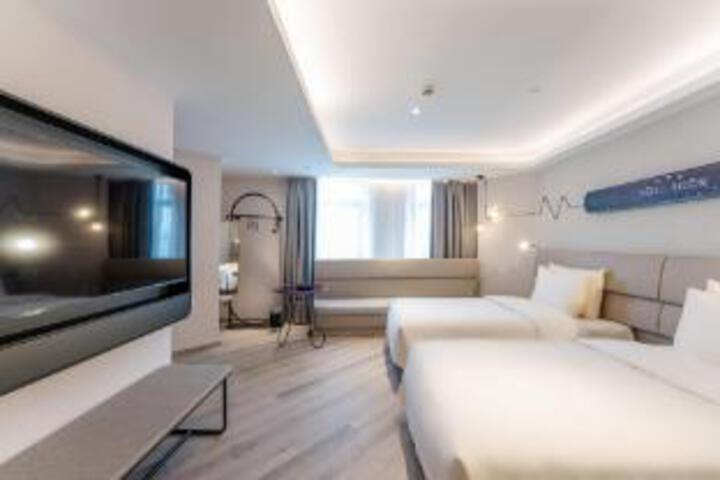 Hotel Suite Photo