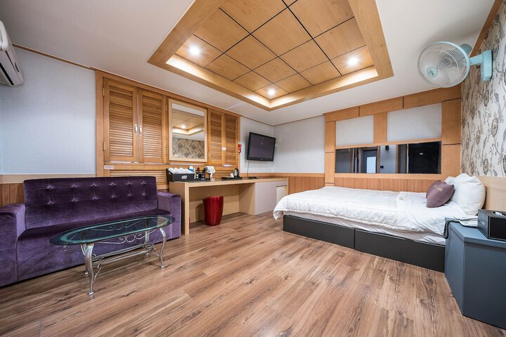 Room 5 of 34