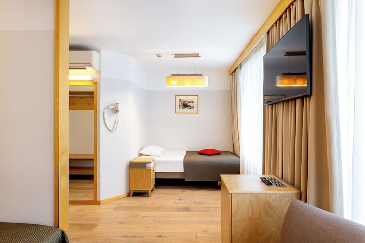 Room 47 of 101