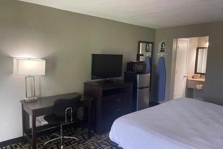 Basic Single Room (2 of 5)