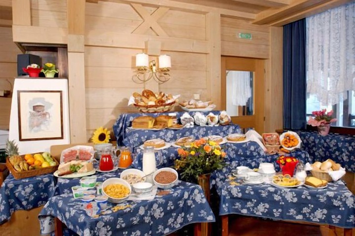 Breakfast/Coffee Service 17 of 35