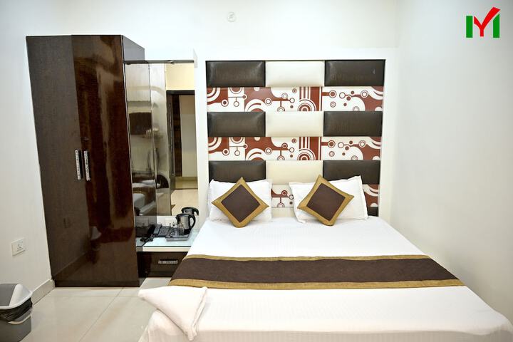 Room 16 of 37