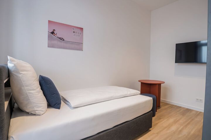 Room 8 of 60