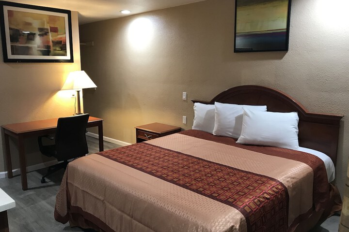 Room 14 of 33
