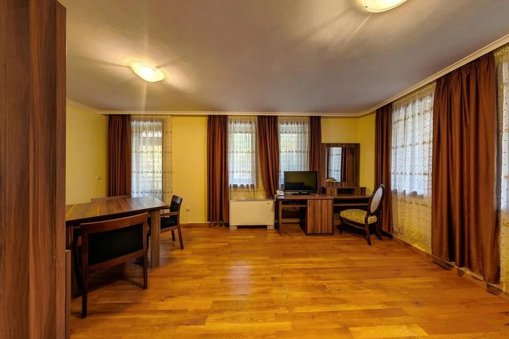 Room 12 of 17