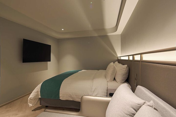 Room 13 of 209