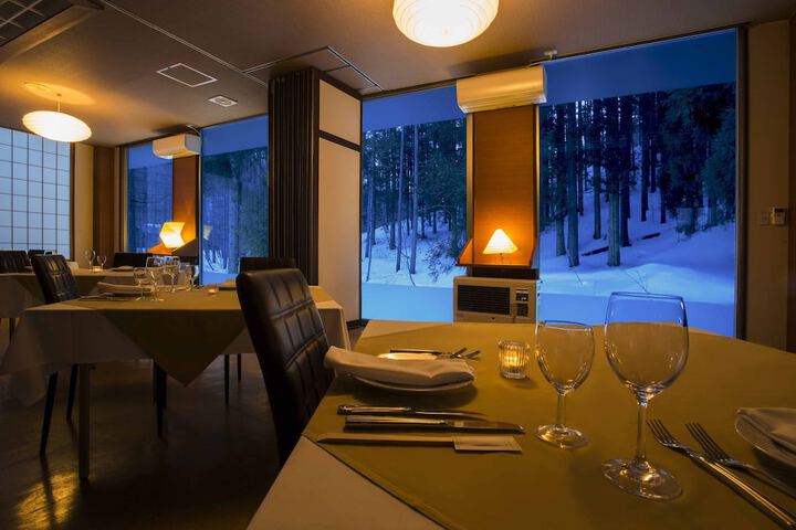 Dining 77 of 111