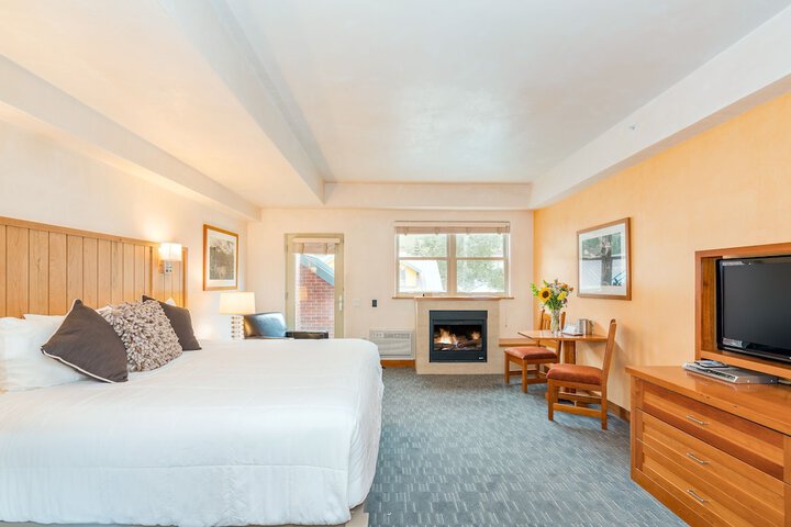 Room 3 of 61