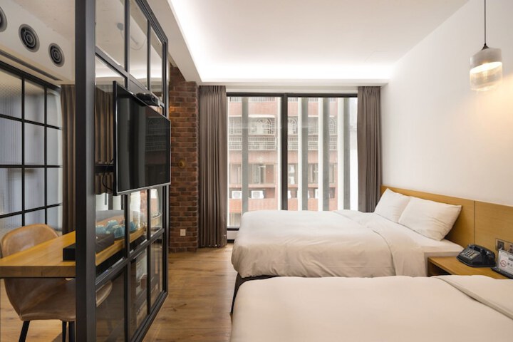 Room 108 of 151