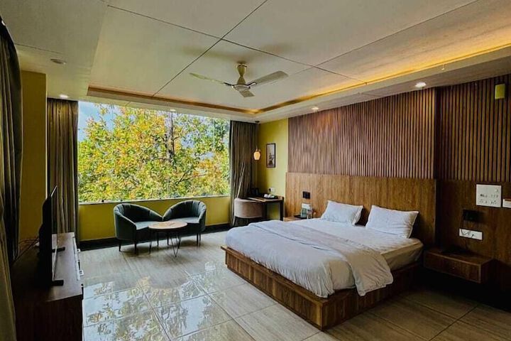 Room 2 of 8