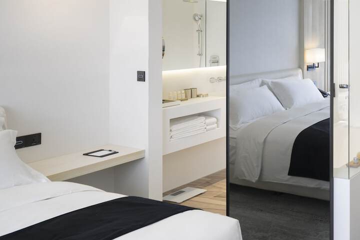 Room 3 of 28