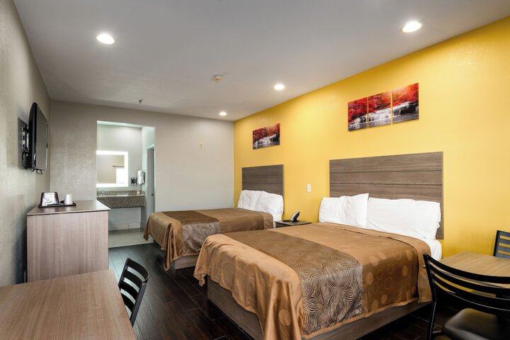 Room 13 of 76