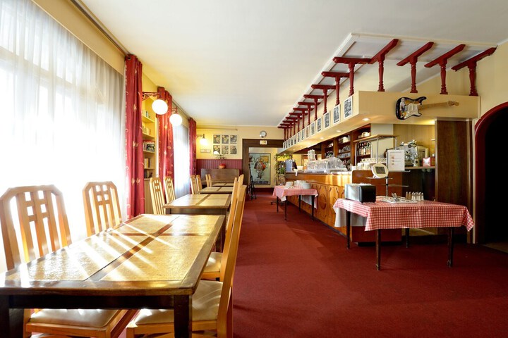 Dining 21 of 61