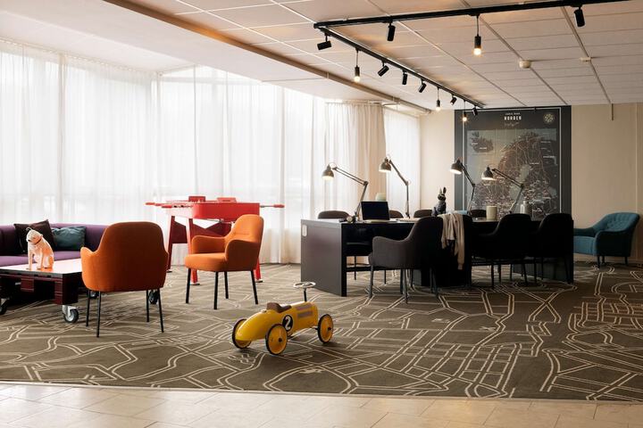 Entrance & Lobby