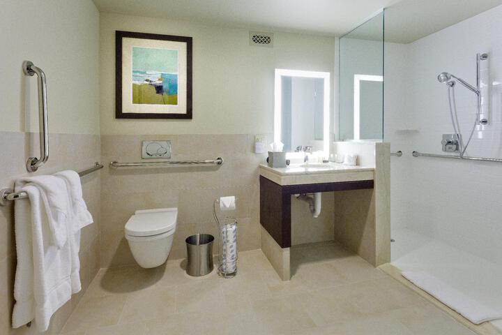 Quadruple Accessible Queen Size Bed (6 of 9)