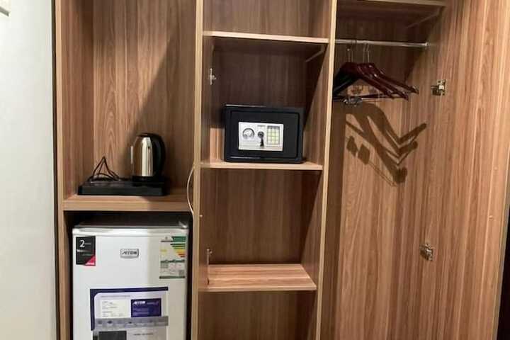 Room 9 of 11