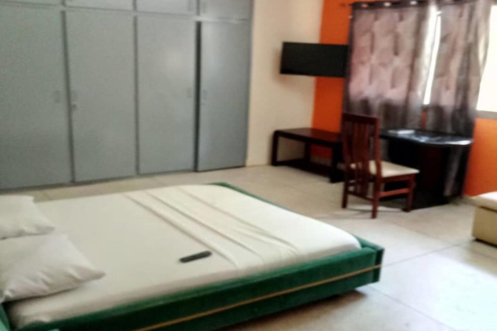 Room 8 of 25