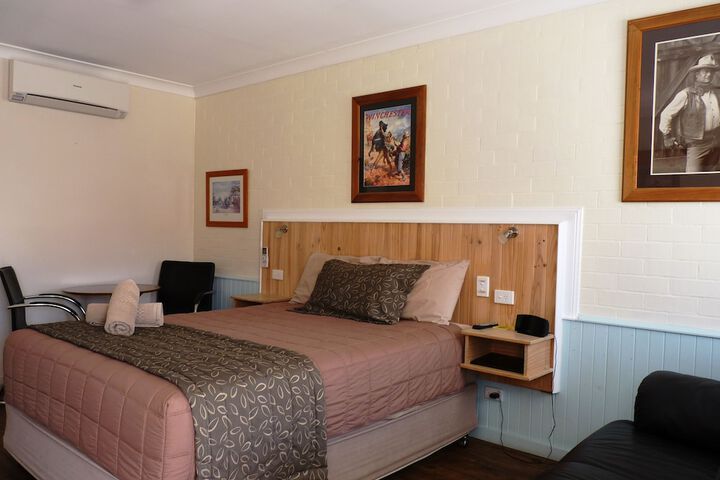 Room 3 of 32