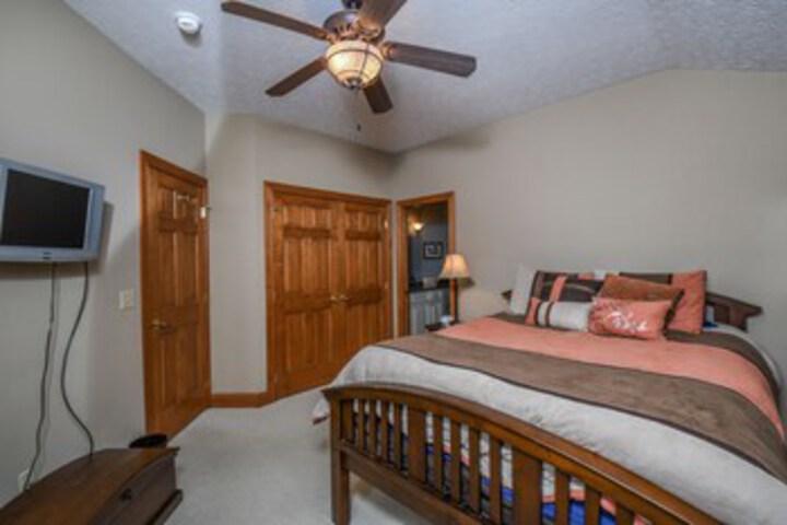 Room 33 of 50
