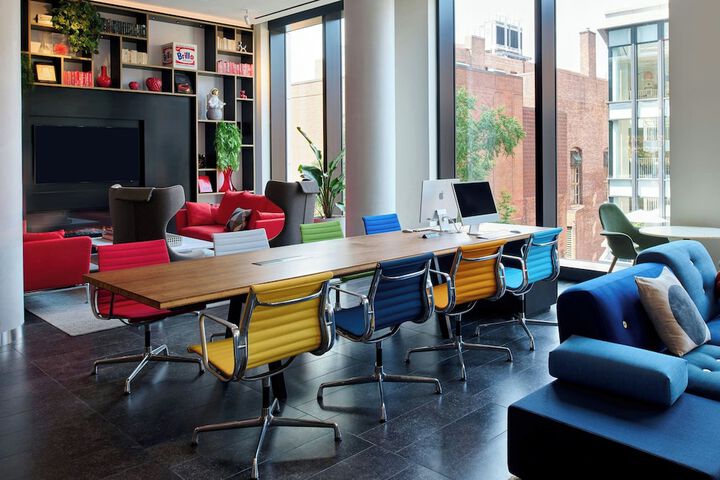 Lobby lounge