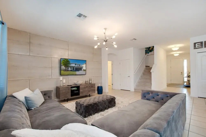 Room 2 of 25