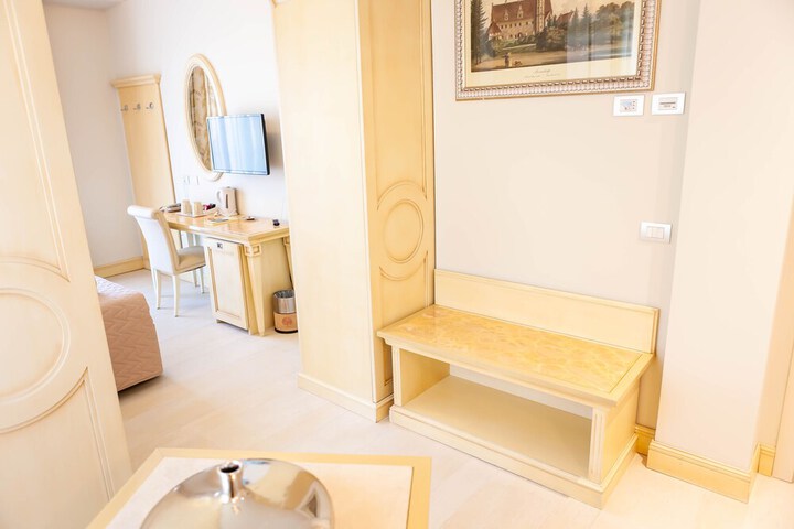 Room 45 of 119